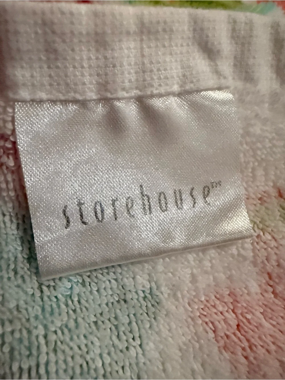 Storehouse festiva hand